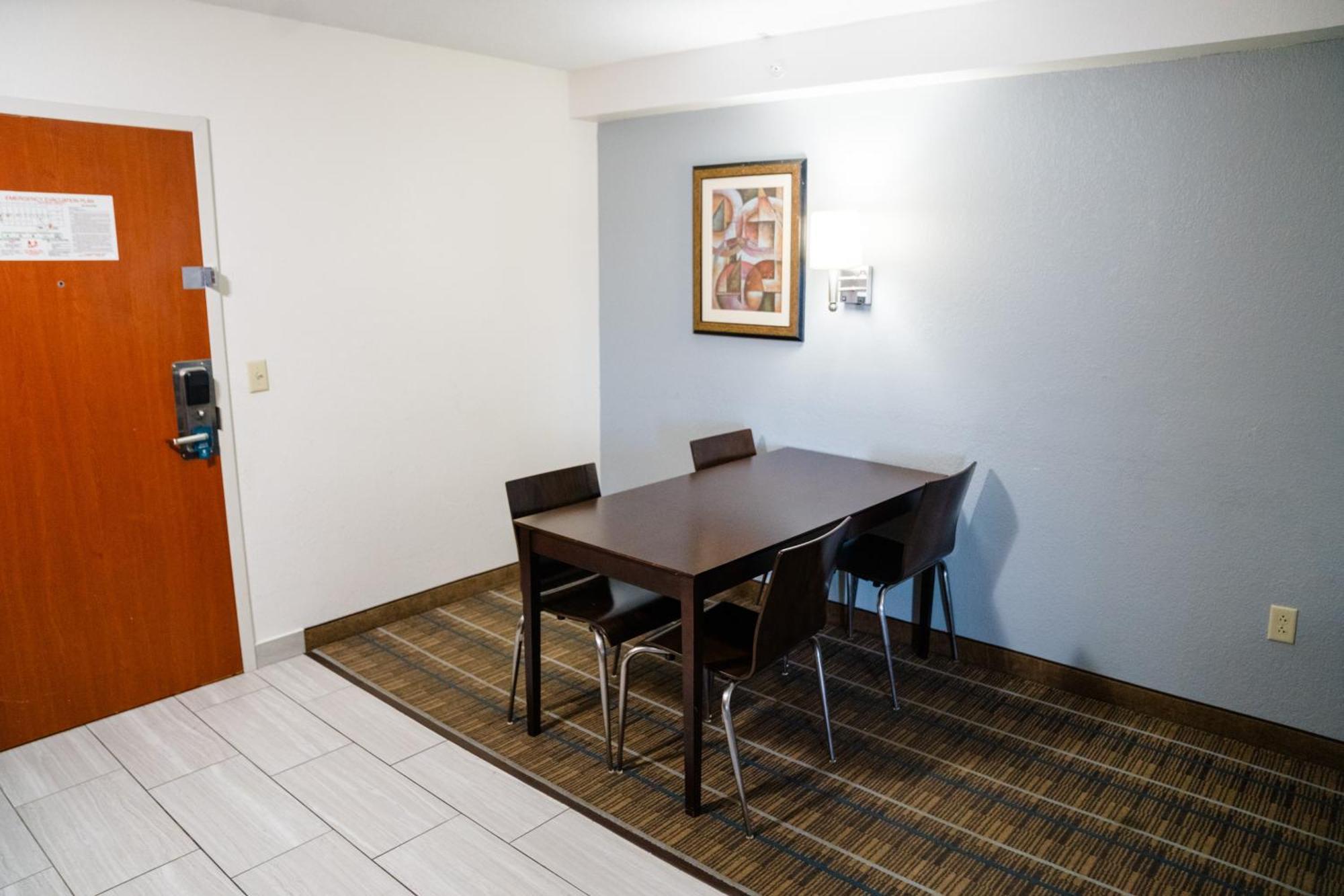 Mainstay Suites Knoxville North I-75 Екстериор снимка